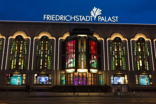 Der Friedrichstadt-Palast bei Nacht