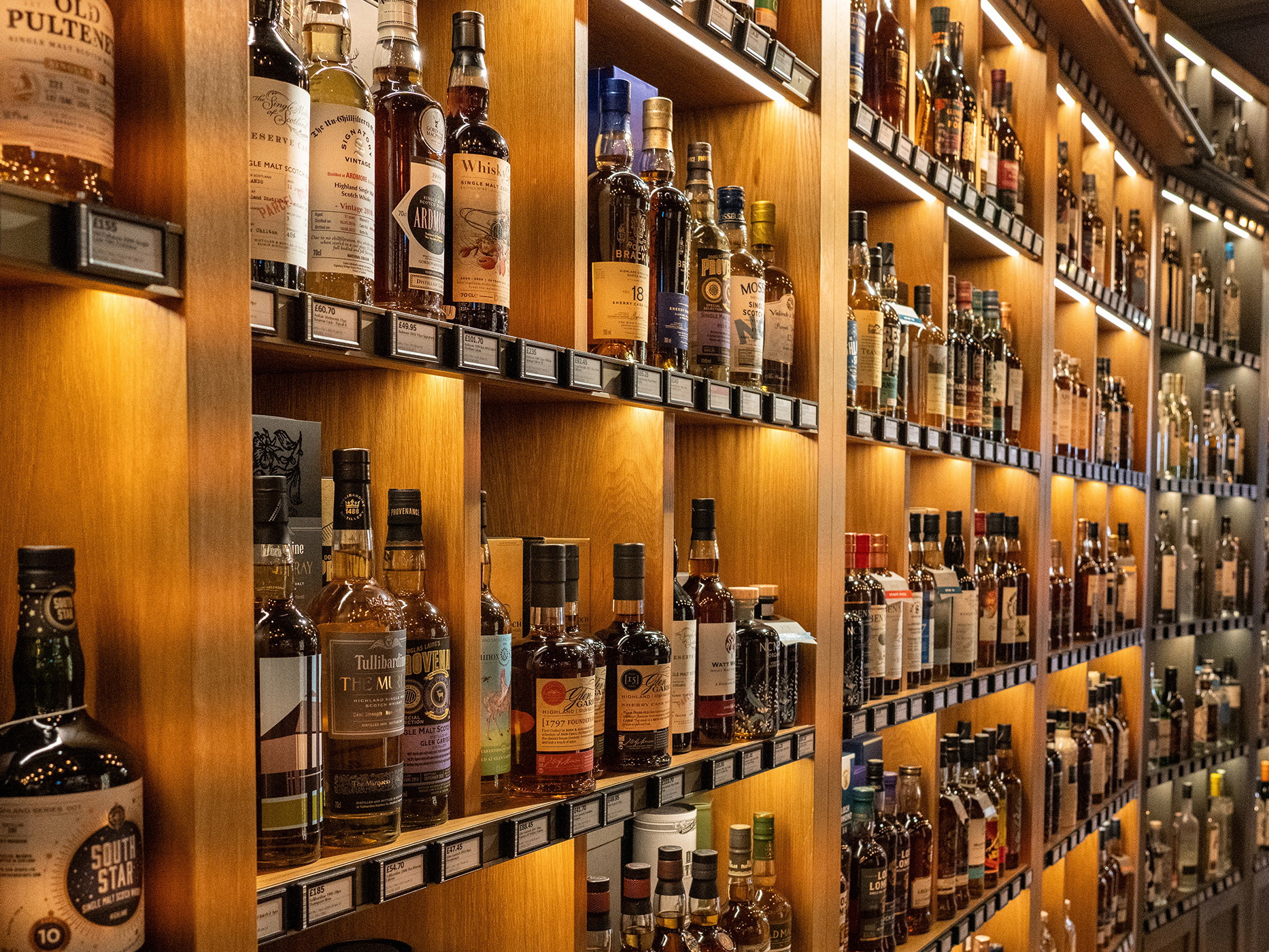 Die Preise bei Whisky-Aktionen fallen seit Monaten. Für Genießer kommen einige Raritäten damit wieder in Reichweite.