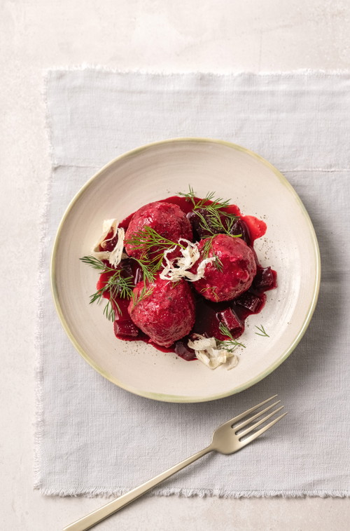Rote-Bete-Knödelmit Kümmelbutter