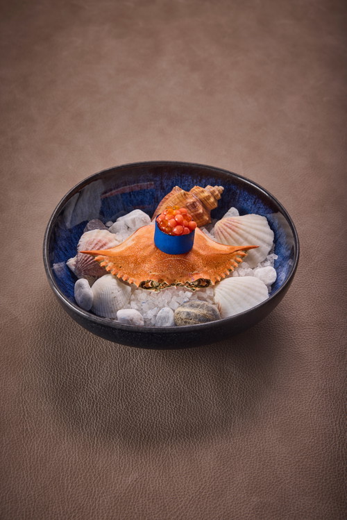 Blaue Krabbe, Spirulina, Nori, Forellenkaviar.