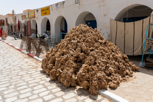 Rose del deserto esposte al mercato