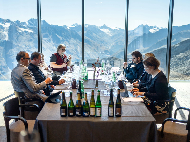 Das »Ice Q« auf dem 3000 Meter hohen Gaislachkogel in Sölden beherbergt ein Gourmetrestaurant und einen beeindruckenden Weinkeller.