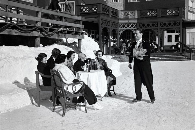 Eleganz, mondäner Lebensstil und Genuss prägen seit jeher die Winterkultur in St. Moritz.