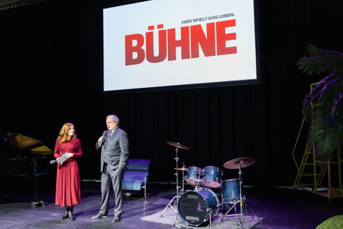 Moderatorin Teresa Vogel und Franz Patay, Präsident Vereinigte Bühne Wien © Jan Tiam Dorfer