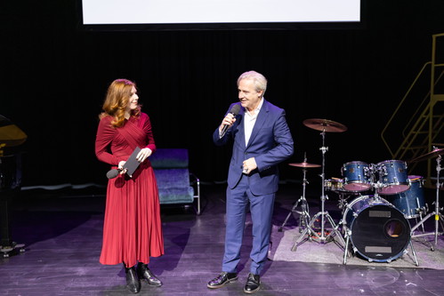 Moderatorin Teresa Vogel und Burgtheater-Direktor Stefan Bachmann © Jan Tiam Dorfer