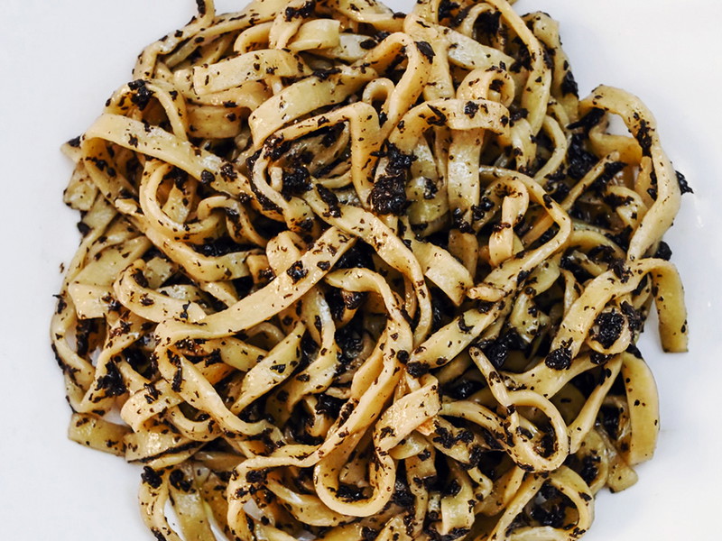 Nicht klassisch schön, aber sehr gut: »Pasta con trombetta dei  morti«.