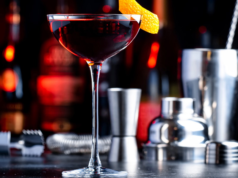 Gin und Dubonnet, mehr brauchte es nicht, um Queen Elisabeth II. vor jedem Mittagessen glücklich zu machen.