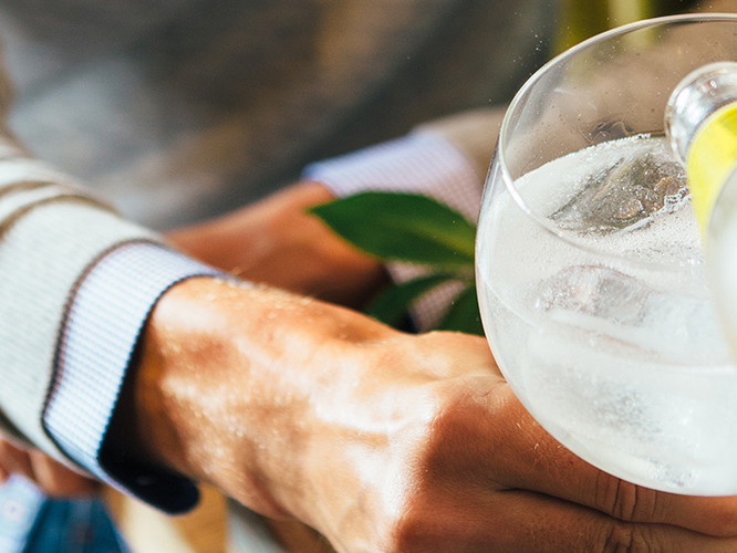 Die App »GINferno« listet mittlerweile über 13.000 Gins, 1.200 Mixer und über 130.000 Rezepte auf.