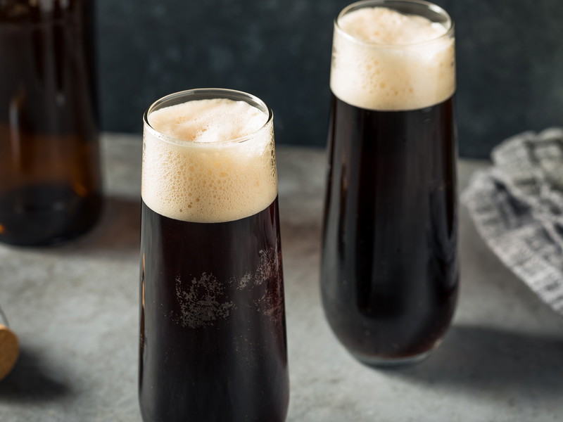 Guinness erlebt gerade einen kleinen Hype und Champagner geht sowieso immer. Warum nicht einmal beides kombinieren?