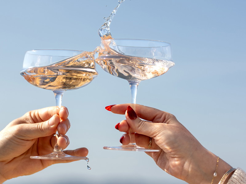 Der Umsatz mit alkoholfreien Weinen weltweit steigt allgemein, die Prickler machen davon mehr als 80 Prozent aus.