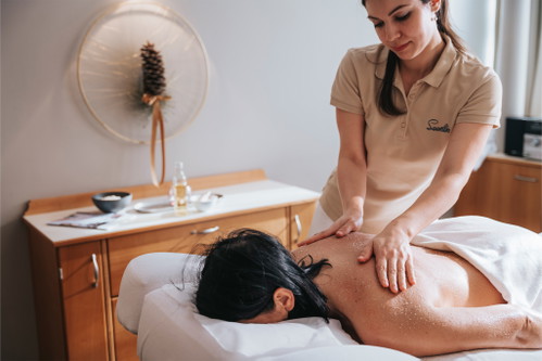 Massage im Spa der »Seevilla«.