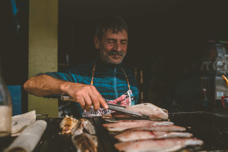 Preparando il balik ekmek