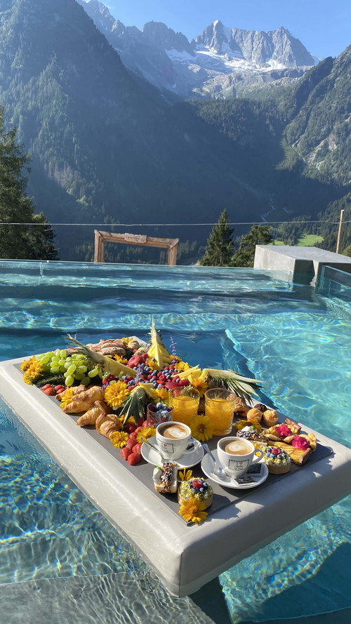 La colazione nell'Infinity Pool