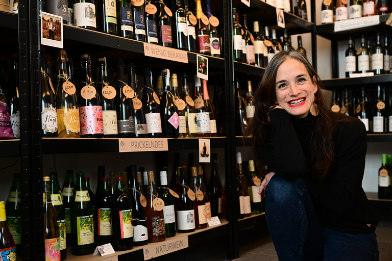 Madlaina Dosch in ihrer Vinothek »Vinodea«