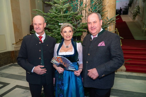 Auch Christa Kummer-Hofbauer, Präsidentin des Grünen Kreuzes mit dem damaligen niederösterreichischen   Landesjägermeister Josef Pröll. 
