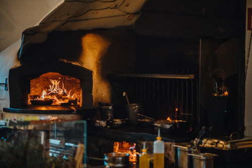 Noch heute wird das Essen auf dem Holzofen zubereitet.