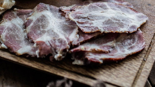 Das gereifte »Fleisch vom Fässchen«: Meso z tiblice 