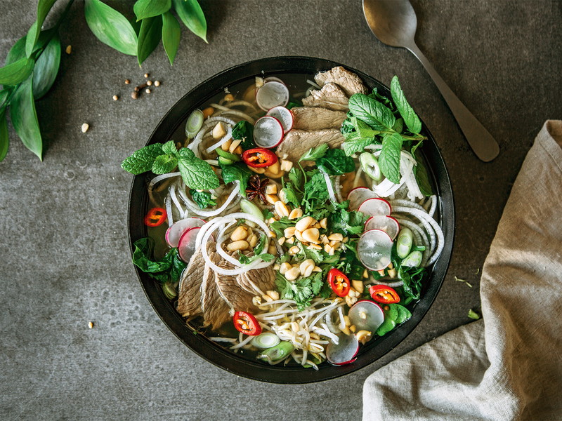 Die Pho&nbsp;Bo ist der Klassiker mit Rindsuppe, Reisnudeln&nbsp;und Rindfleisch. &nbsp;
