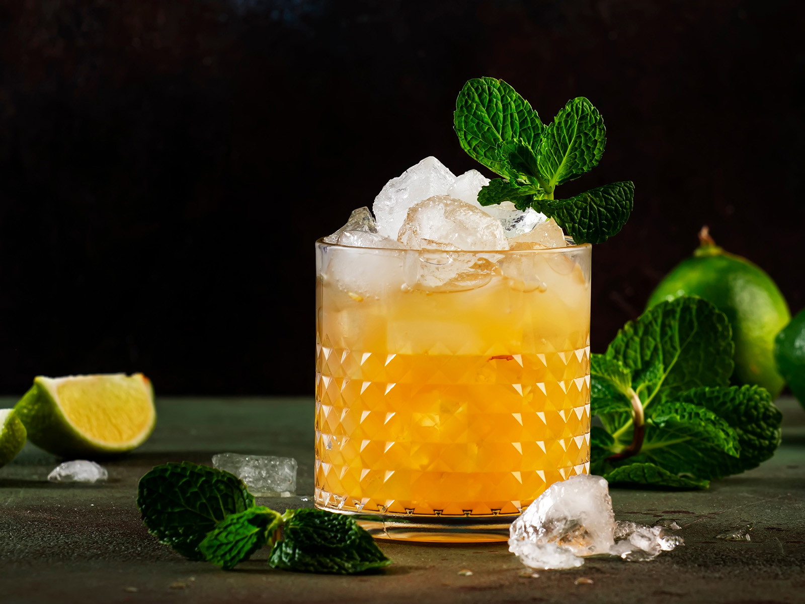 Der Mai Tai ist der Inbegriff eines klassischen Tiki-Cocktails. Wer ihn erfunden hat, ist jedoch nicht ganz klar.