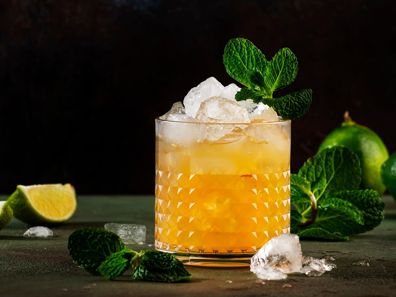 Der Mai Tai ist der Inbegriff eines klassischen Tiki-Cocktails. Wer ihn erfunden hat, ist jedoch nicht ganz klar.