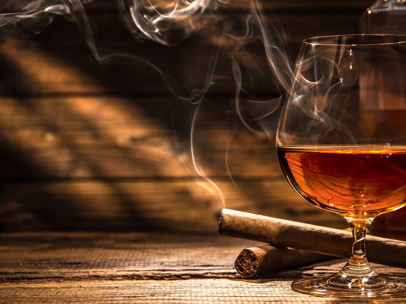 Cognac ist ein verlässlicher Begleiter feinen Rauchs – besonders »Grande Champagne«-Abfüllungen.