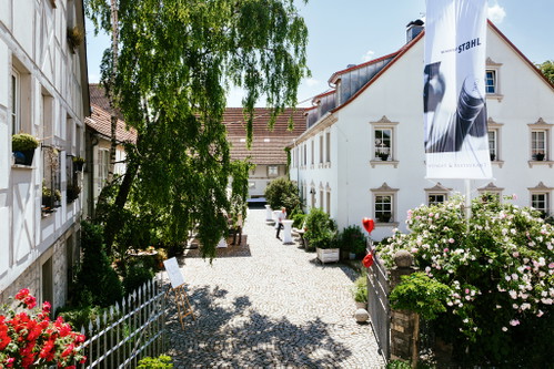 Der Winzerhof Stahl ist neben den Weinen auch für seine Sterneküche bekannt.
