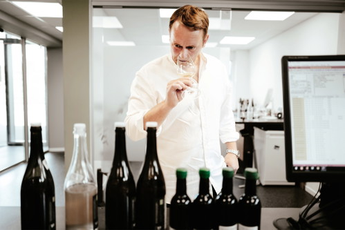 Christian Stahl vom Winzerhof Stahl ist nicht nur als Winzer, sondern auch als Koch bekannt. Sein Credo: charakterstarke und eigenständige Weine.