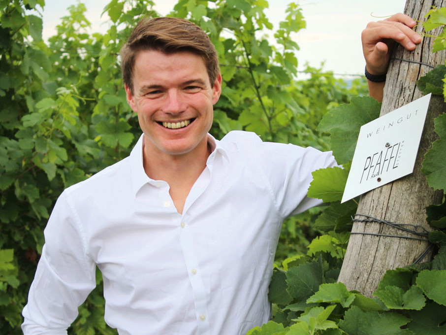 Roman Josef Pfaffl bringt mit seinen feinfruchtigen Weinen Schwung ins gut sortierte »Lidl«-Weinregal.