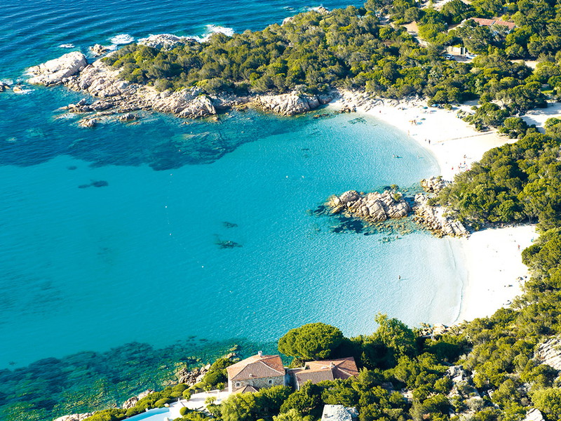 Sardiniens Costa Smeralda lockt mit karibischen Buchen.
