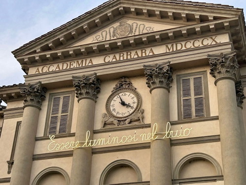 Dettaglio della facciata dell'Accademia Carrara