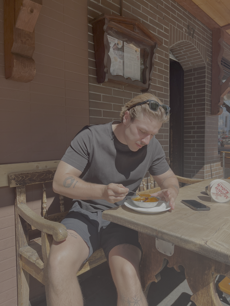 Die »Puszta Hütte« in Köln öffnete 1948 als typische »Trümmerbude« in der Nachkriegszeit und verkauft bis heute Gulaschgerichte nach überliefertem Rezept.