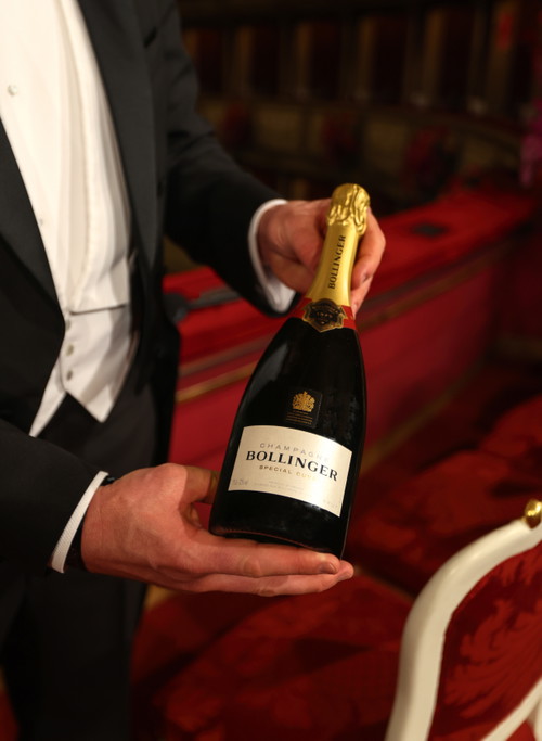 Das Team von Kate &amp; Kon schenkt Bollinger-Champagner und Wein-Raritäten aus.