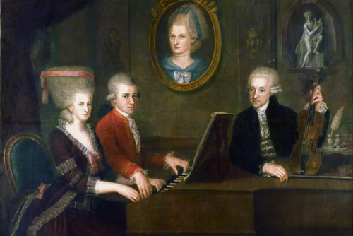 Porträt der Familie Mozart: Links Mozarts Schwester Maria Anna (»Nannerl«), rechts sein Vater Leopold, in der Mitte das Bild der Mutter. Wolfgang Amadeus Mozart war zu dieser Zeit 25 Jahre alt.