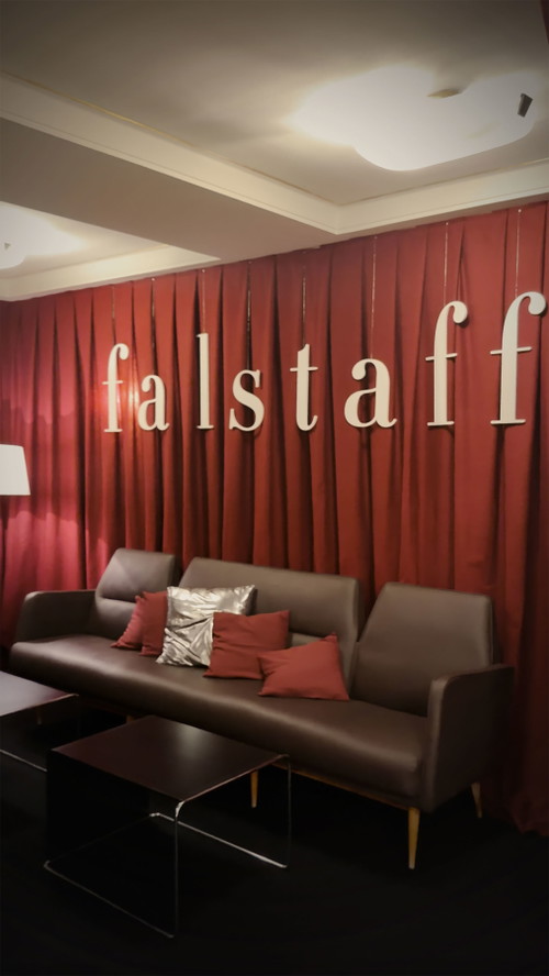 © Falstaff