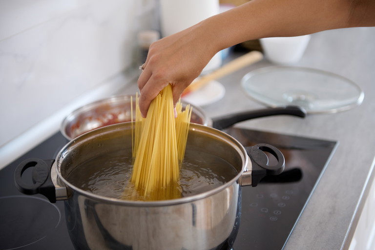 Um Pastawasser und das Kochen von Pasta ranken sich viele Küchenmythen.