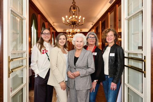 v.l.n.r. Julia Querfeld, Karoline Klezl, Anita Querfeld, Andrea Winkler
und Irmgard Querfeld