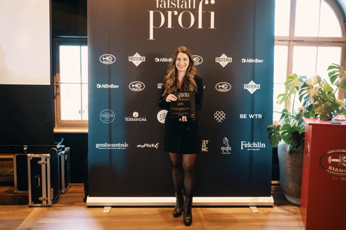 Anna Antionietti, Marketing Managerin des «Art Deco Hotel Montana», ausgezeichnet für das beste Weiterbildungsprogramm