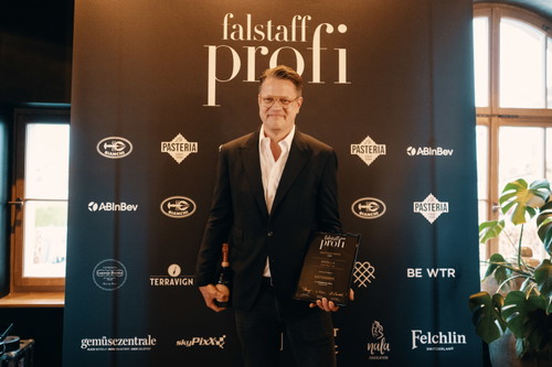 Rudi Bindella mit der Auszeichnung «Bester Arbeitgeber Gastronomie»
