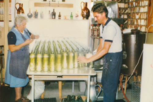 In der »Schätzle Spirituosen Manufaktur« entstehen Liköre und Destillate in traditioneller Handarbeit.
