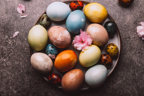 Naturally dyed easter eggs