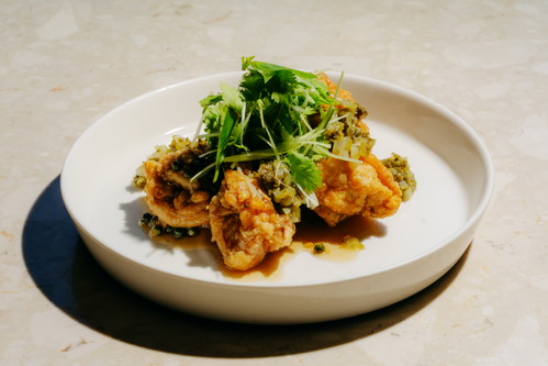 Frittierte Alpsteinpoularde mit karamellisierter Fischsauce