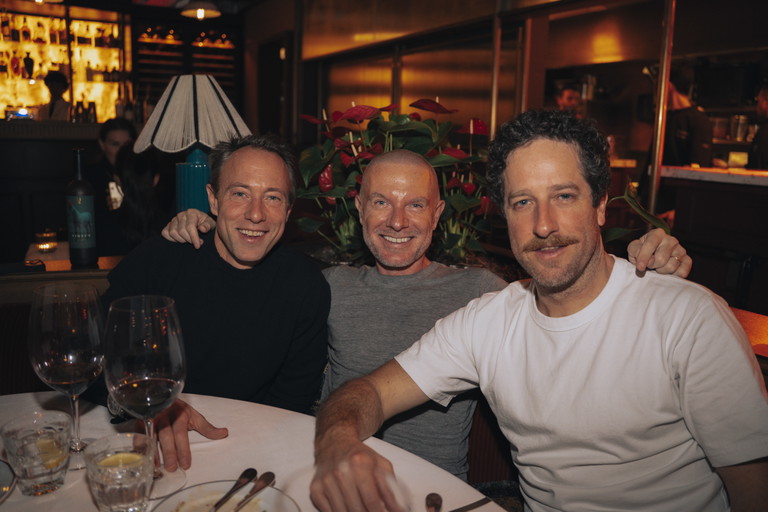 Riccardo Giraudi (in der Mitte) und Lucas Oechslin (rechts) in Monaco