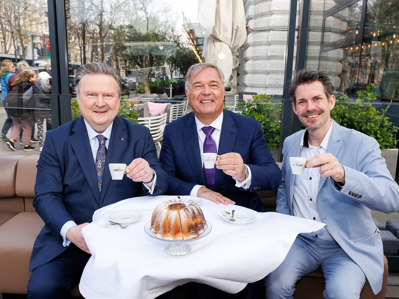 Eröffneten die Schanigarten-Saison: Bürgermeister Michael Ludwig, Wirtschaftskammer Wien Präsident Walter Ruck und Gastronomie-Obmann Thomas Peschta (v.l.).