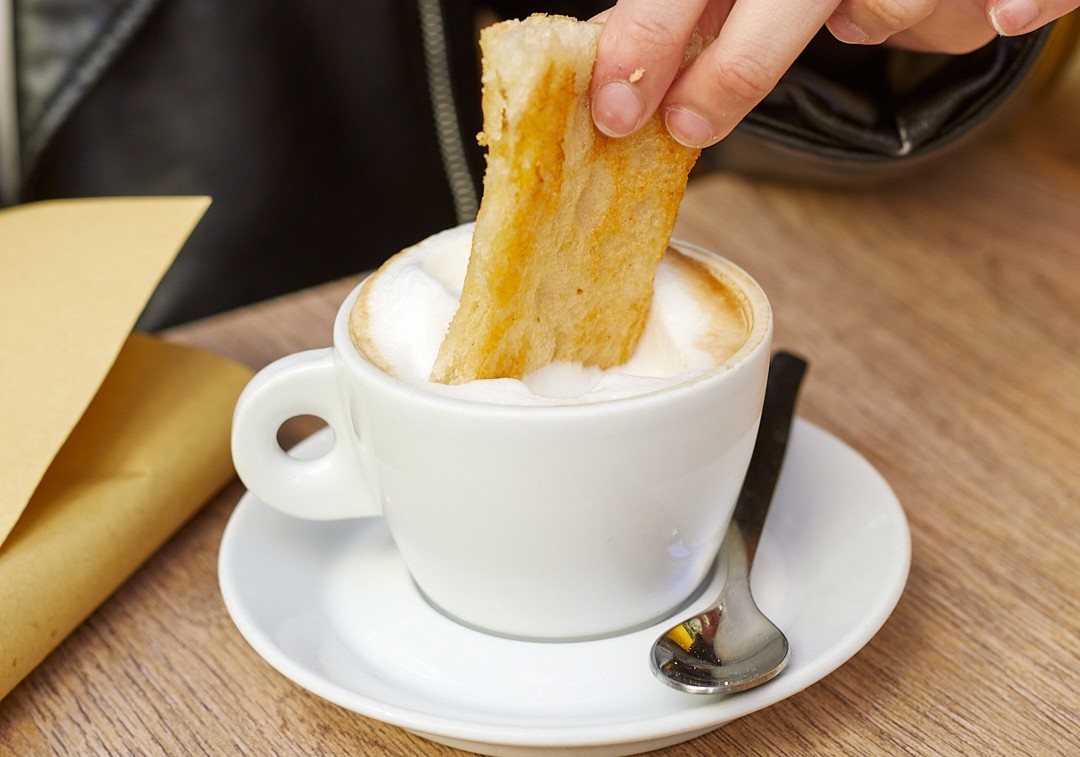 L’inzuppo più famoso di Genova: la focaccia nel cappuccino - Falstaff