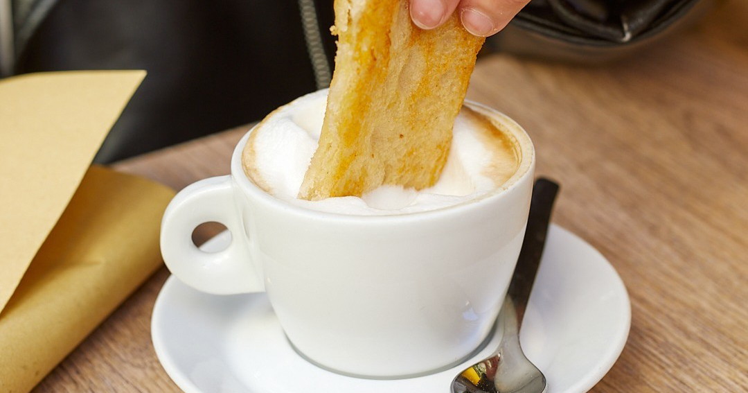 Mario Ricca L’inzuppo più famoso di Genova: la focaccia nel cappuccino - Falstaff