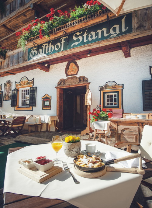 Tiroler Kaiserschmarrn auf der Sonnenterrasse des »Gasthof Stangl«