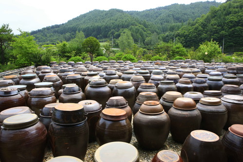 Die Onggi genannten Tongefäße dienen der traditionellen Fermentation von Saucen und Kimchi.