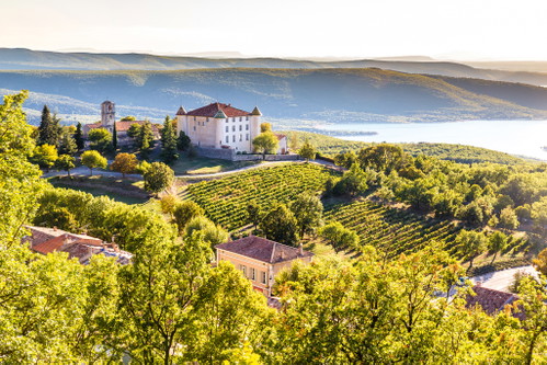 Sommerliche Idylle bei Aiguines in der südfranzösischen Provence.