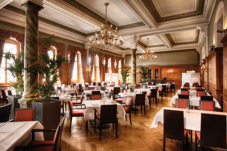 Das Hotel-Restaurant «Pilatus Kulm» lässt sich zu Fuss oder bequem mit der Pilatusbahn erreichen.