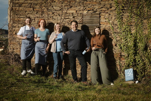Das Team der Langmann-Buschenschank mit Chefkoch Florian Dreshaj